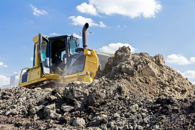 重型履帶式工程機(jī)械 現(xiàn)代工程建設(shè)的堅(jiān)實(shí)脊梁